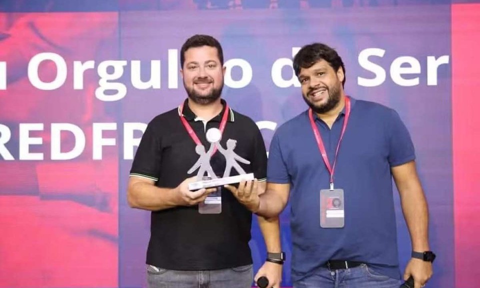 Andr Rodrigues do Amaral ( esquerda) e Marclio Franco da Silveira estavam no avio junto de familiares
 (Crdito: Reproduo/Redes sociais)
