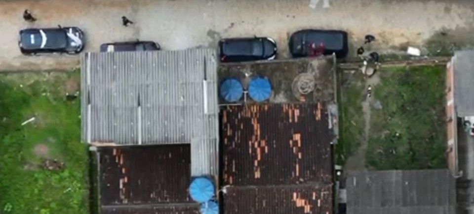 Imagem area mostra operao contra quadrilha de roubo de carros  (Foto: Polcia Civil)