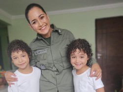 Servidoras da segurana pblica do Estado foram surpreendidas por seus filhos durante homenagem