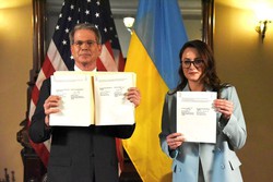 Zelensky celebra acordo sobre minerais 'realmente justo' assinado com EUA (AFP PHOTO / FACEBOOK ACCOUNT OF UKRAINE'S DEPUTY PRIME MINISTER YULIA SVYRYDENKO)