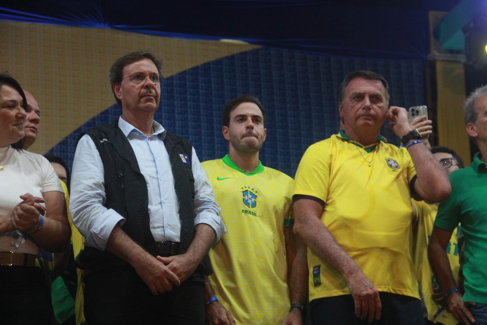 Gilson Machado (PL) e o ex-presidente Jair Bolsonaro (PL) dividiram palanque em ato no Clube Portugus (Francisco Silva/DP Foto)
