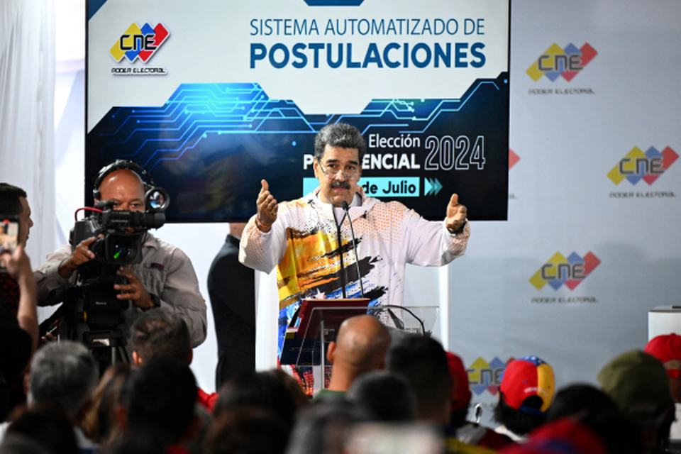 Governo argentina alerta ditador Maduro sobre obrigaes de proteger a representao diplomtica (Crdito: FEDERICO PARRA / AFP)