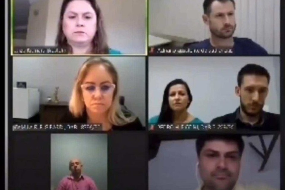 
No vdeo, a juza substituta da vara de Trabalho de Xanxer, Kismara Brustolin, em uma audincia realizada no dia 14 de novembro, gritou com uma testemunha, advogados e a partes de uma causa (foto: Reproduo)