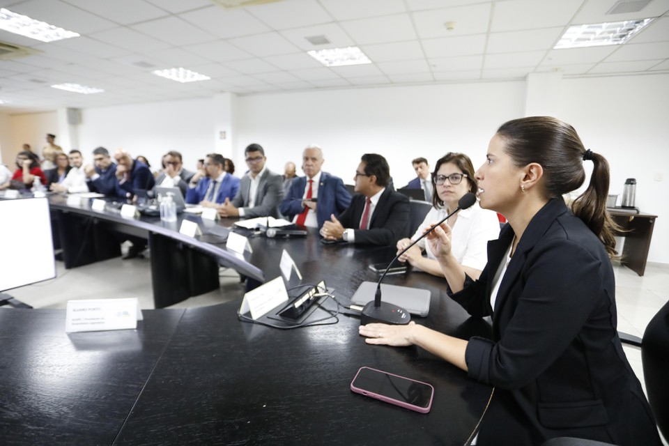 Nesta segunda-feira (15), a governadora Raquel Lyra participou de uma reunio de monitoramento do Juntos pela Segurana (Foto: Hesodo Ges/Secom)