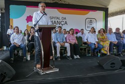Em passagem pelo Recife, Alexandre Padilha celebra aliana petista com Joo Campos, mas cobra vice (Rafael Vieira/DP)