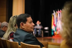 Mourão se alinha a Bolsonaro e critica atuação de Alexandre de Moraes (Foto: Romério Cunha/VPR)