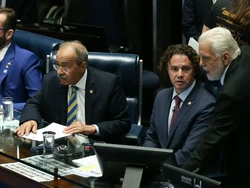 Senado aprova projeto que altera regras de registro e venda de agrotóxicos (foto: Lula Marques/ Agência Brasil)