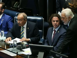 Senado aprova projeto que altera regras de registro e venda de agrotxicos (foto: Lula Marques/ Agncia Brasil)
