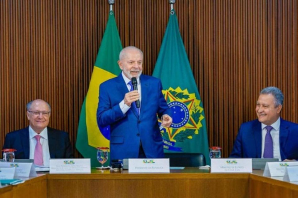 Presidente Lula durante a abertura da reunio ministerial. Encontro com 37 dos 38 ministros deve durar o dia todo  (Crdito: Ricardo Stuckert/PR)
