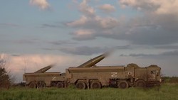 Foras de msseis realizando exerccios tticos de armas nucleares no distrito militar do sul da Rssia