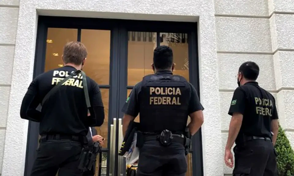 Suspeito recebia contedos de desinformao produzidos pela organizao criminosa (foto: DIVULGAO/POLCIA FEDERAL)