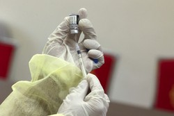 Por engano, bebê é vacinada com um frasco inteiro da Pfizer em São Paulo (Foto: HAZEM BADER / AFP
)
