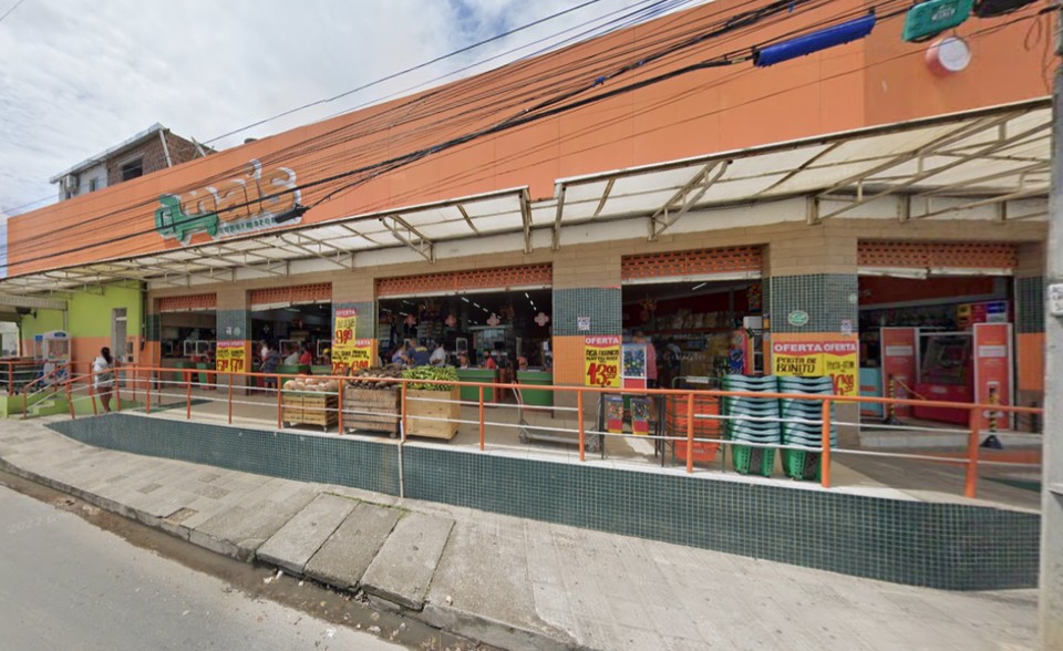 O supermercado informou que ir funcionar normalmente nesta quarta-feira (17) (Foto: Reproduo/Google Street View)