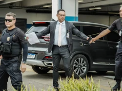 O ex presidente Jair Bolsonaro chega a Polícia Federal para prestar depoimento
