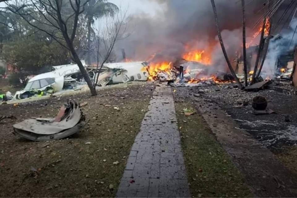 O voo 2283 caiu na tarde desta sexta na regio de Vinhedo, no estado paulista (Foto: Reproduo)