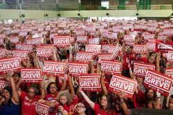 Professores da rede municipal do Recife deflagram greve e paralisam atividades a partir de sexta (9) (Foto: Marina Torres/DP Foto)