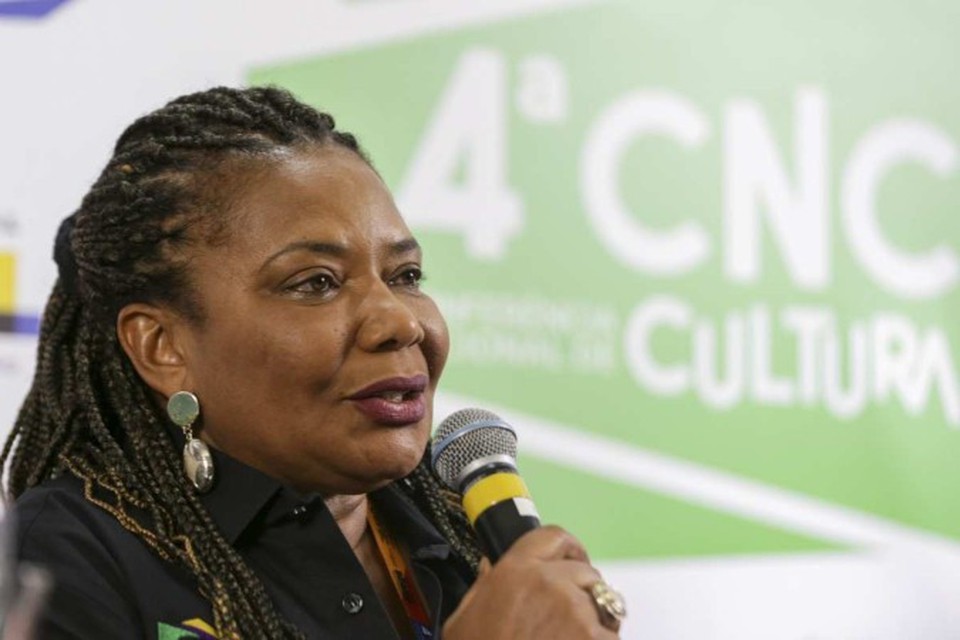 
A ministra da Cultura, Margareth Menezes, conversou com a imprensa antes do incio da 4 Conferncia Nacional de Cultura (foto: Marcelo Camargo/Agncia Brasil)