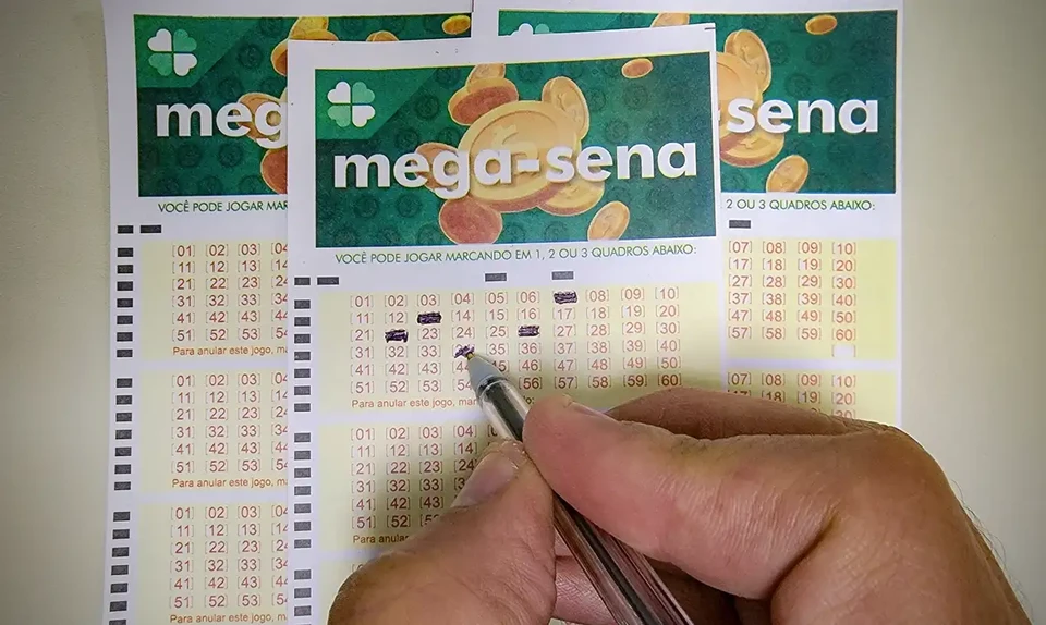 As dezenas sorteadas foram: 15-17-32-33-34-40 (Foto: Rafa Neddermeyer/Agncia Brasil)