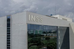 INSS bloqueia descontos de emprstimo consignado para todos os beneficirios (Foto: Rafa Neddermeyer/Agncia Brasil)
