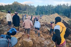 ONU teme 670 mortes em deslizamentos de terra em Papua-Nova Guin (STR / AFP

)