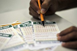 Mega-Sena: prmio milionrio vai para aposta individual do Cear (foto: Marcello Casal Jr/Agncia Brasil)