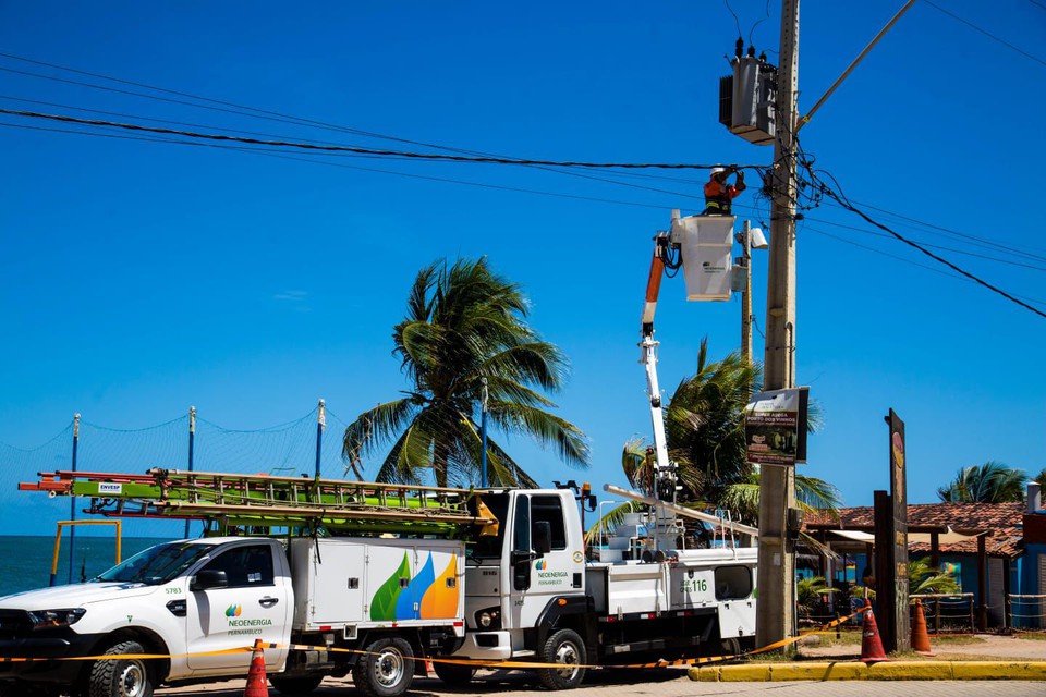 Ao todo foram montadas 550 equipes aptas a atuar em ocorrncia relacionada  falta de energia eltrica (Foto: Divulgao)