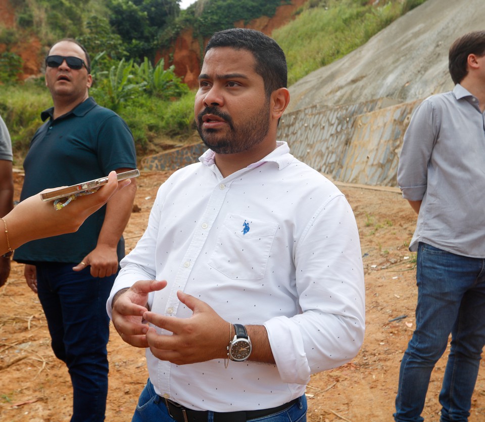 O secretrio-executivo de Desenvolvimento Urbano do Estado, Francisco Sena, falou sobre os planejamentos para o perodo chuvoso nas reas de risco em PE. (Marina Torres/DP)