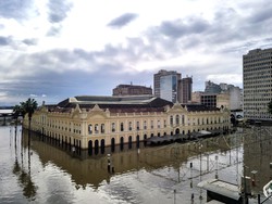 Capital Porto Alegre ainda inundada: planejamento do governo prev frentes emergencial, de mdio e de longo prazos