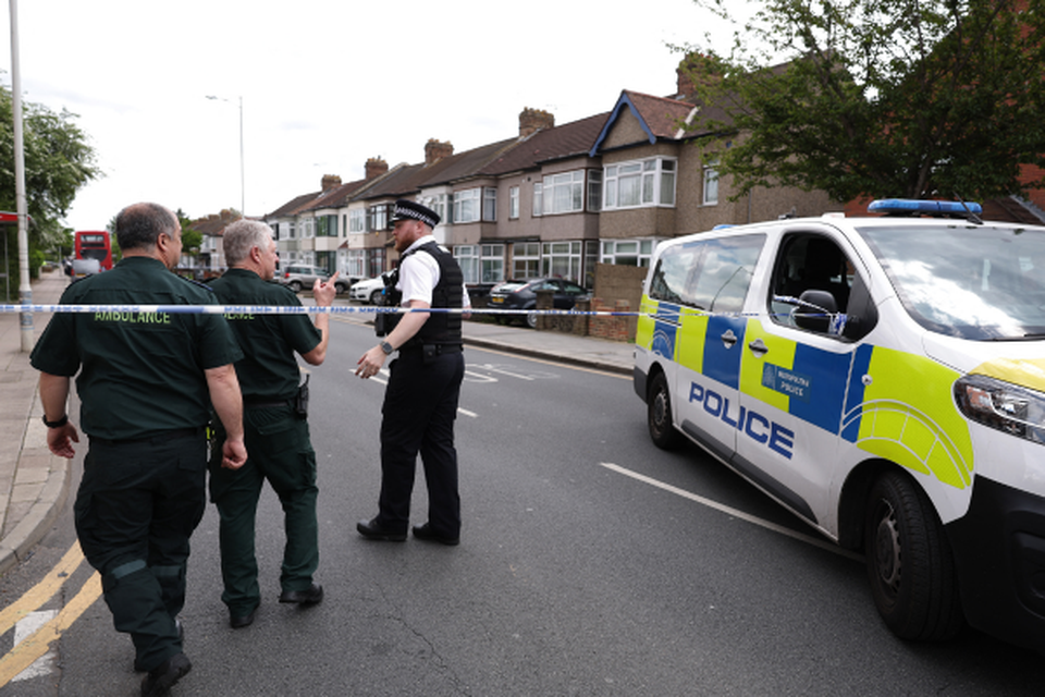 O servio de ambulncia do Reino Unido atendeu as 5 pessoas (Crdito: ADRIAN DENNIS / AFP)