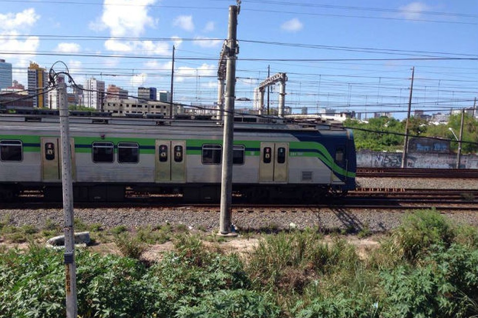O atropelamento aconteceu nos trilhos entre as estações Joana Bezerra e Recife (Foto: Arquivo ) O atropelamento aconteceu nos trilhos entre as estações Joana Bezerra e Recife (Foto: Arquivo )