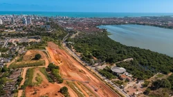 De acordo com a Defesa Civil de Macei, o solo cedeu 2,02m desde o dia 30 de novembro