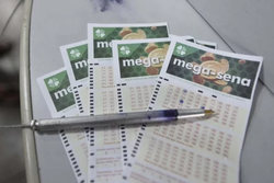 Mega-Sena deve pagar prmio de R$ 45 milhes neste sbado (Foto: Minervino Jnior/CB/D.A.Press)
