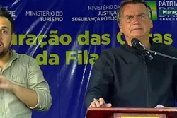 Bolsonaro aconselha jovens sobre eleições: 'Se orientem com os mais antigos' (Foto: Reprodução/TV Brasil)