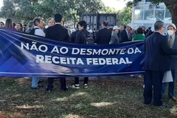 Auditores fiscais de todo o país fazem ato público nesta terça, em Santos (Foto: Fernanda Strickland/CB/DA.PRESS)