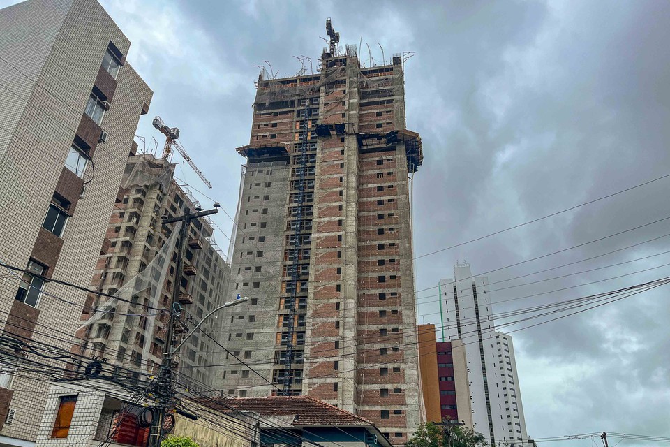 Prdio fica na esquina da Rua Real da Torre com a Padre Anchieta (Rafael Vieira/DP Foto)