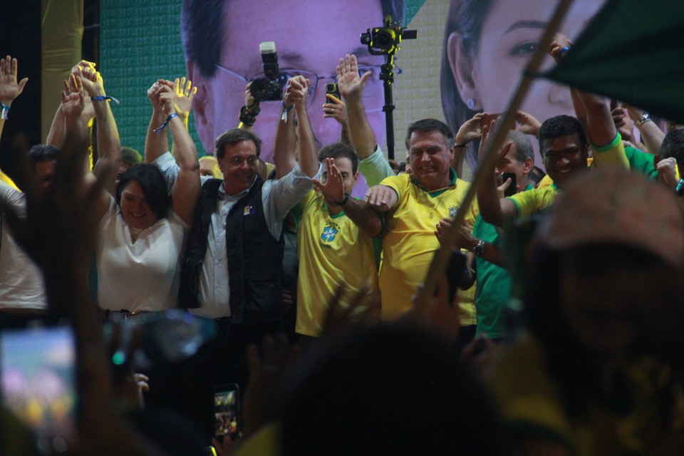 O candidato  Prefeitura do Recife, Gilson Machado, dividiu palanque com o ex-presidente Jair Bolsonaro e apoiadores no Clube Portugus (Francisco Silva/DP Foto)