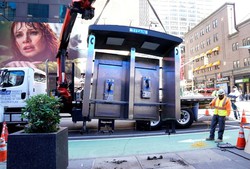 Fim de uma era: Nova York desliga sua última cabine de telefone público (Foto: REPRODUÇÃO TWITTER/@LINKNYC
)