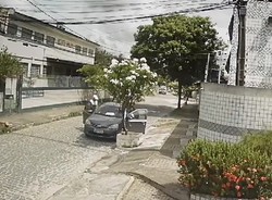 Oficiais de Justia so assaltadas e tm carro levado no Recife; Minha colega ficou em pnico (Reproduo/Redes sociais)