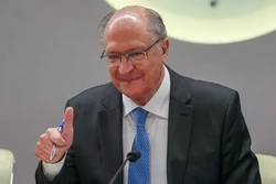 Varejistas nacionais alegam que pagam altos tributos que as concorrentes internacionais no pagam