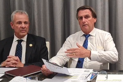 Bolsonaro negocia PEC com o Congresso para reduzir PIS-Cofins em combustíveis (Foto: Reprodução/Facebook)