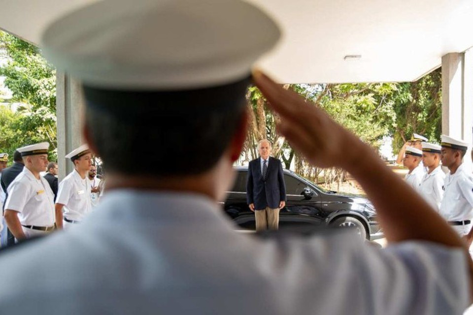 Mcio chega ao Comando da Marinha. Para o ministro, no haver conflito armado entre Venezuela e Guiana (Crdito: Ministrio da Defesa)