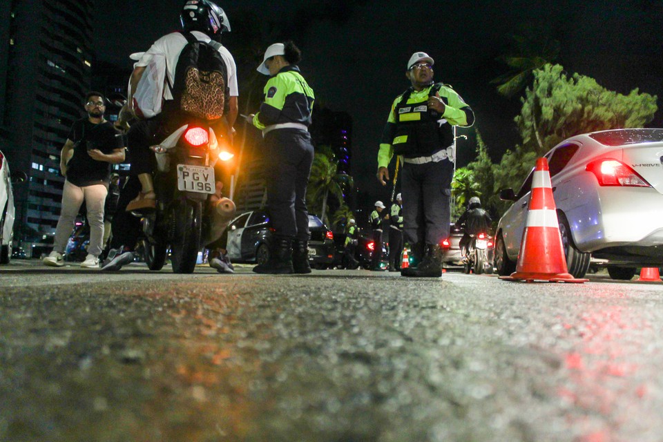 Recife tem blitze para orientar e fiscalizar motociclistas  (Foto: Prefeitura do Recife )