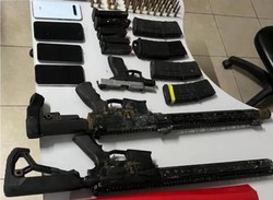 Suspeito de trfico de armas  preso com fuzis e centenas de munies (Foto:PF)
