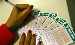 As apostas podem ser feitas na internet e em lotricas fsicas