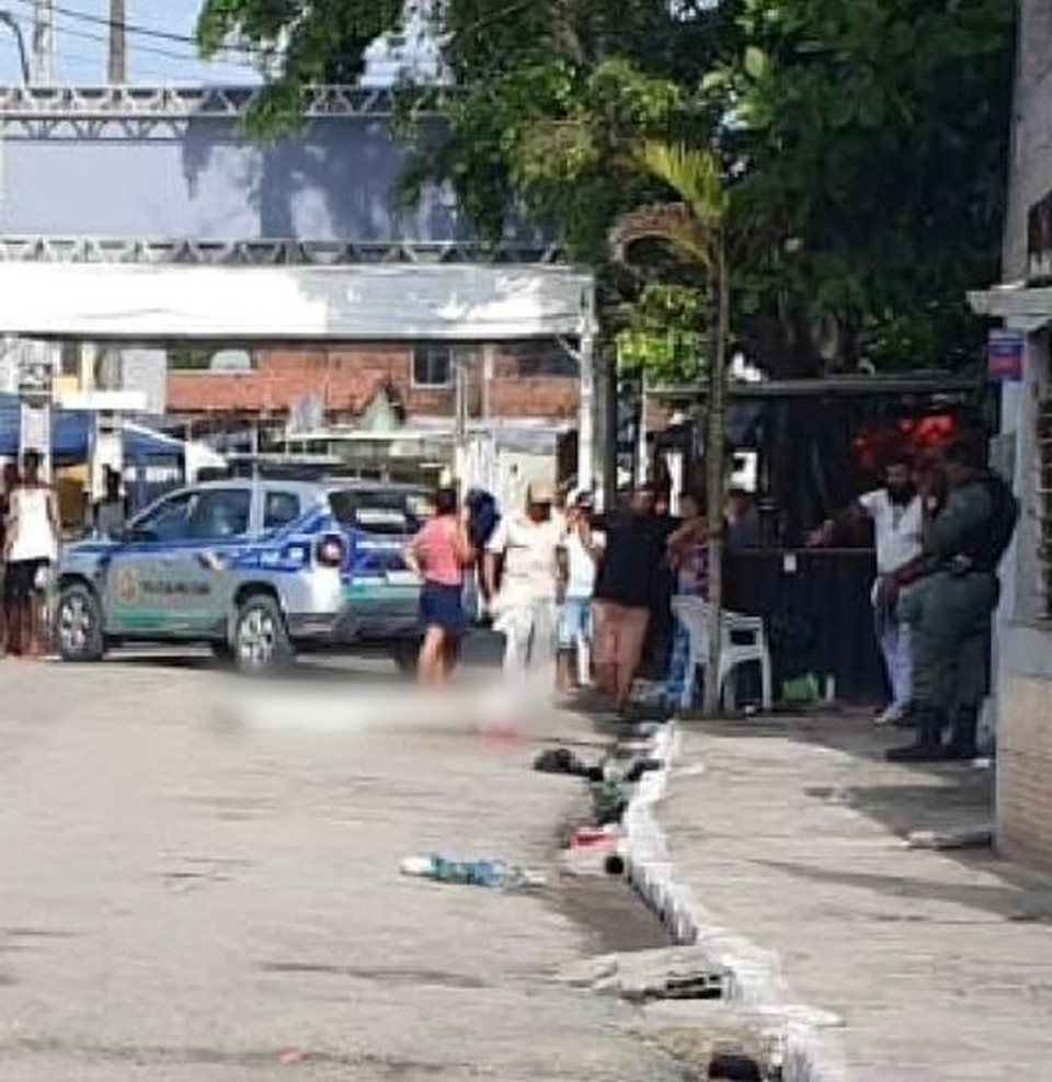 A vtima fatal tinha 25 anos e foi encontrada sem vida em via pblica com leses provocadas por arma de fogo, no pescoo e nuca. (Foto: Reproduo/ Redes sociais)