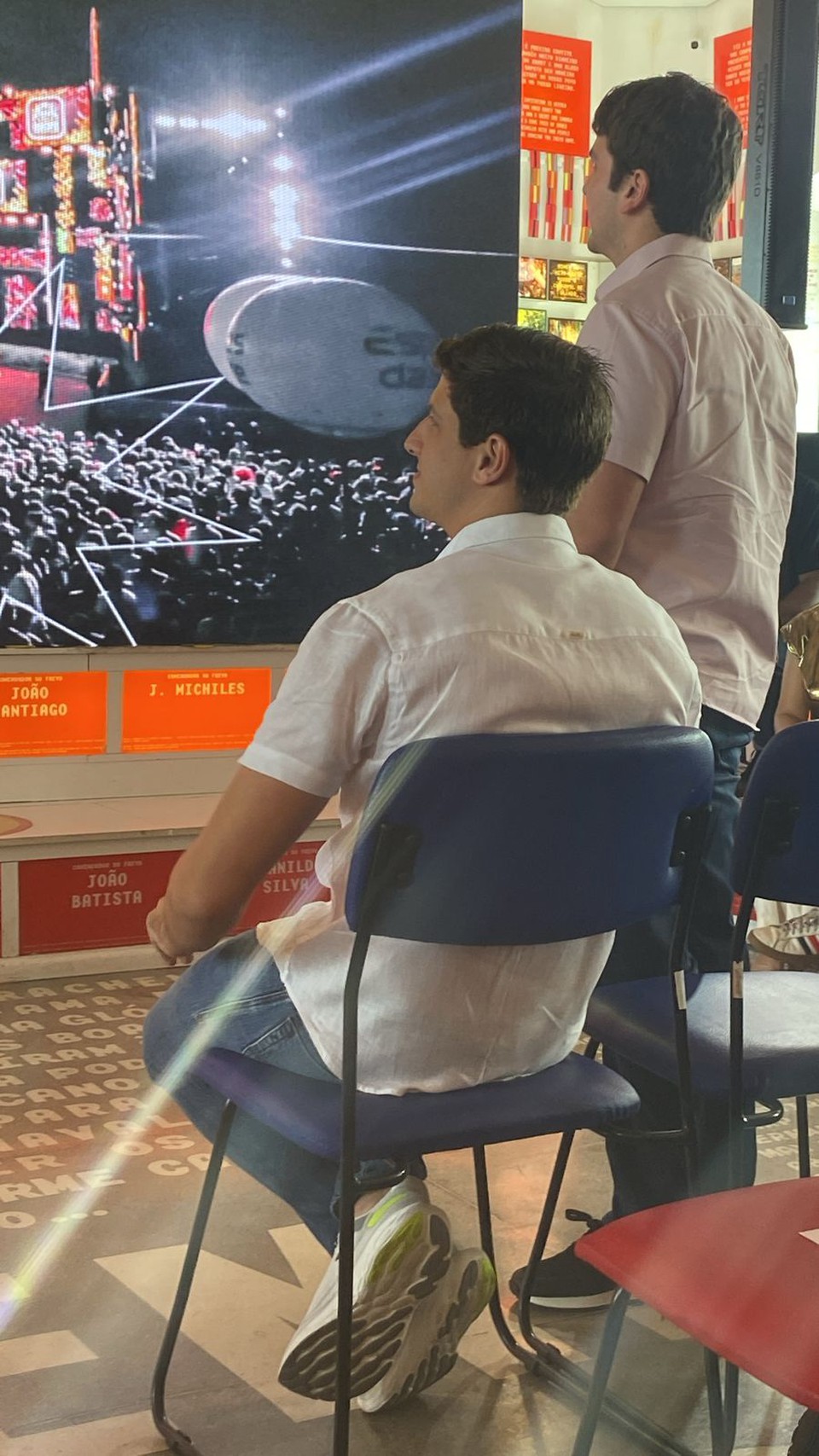Prefeito Joo Campos apareceu sem o cabelo "nevado" (Foto: Aim Kyrillos/DP)