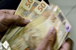 Câmara aprova MP que define salário mínimo em R$ 1.212 (Foto: Marcello Casal/Agência Brasil)