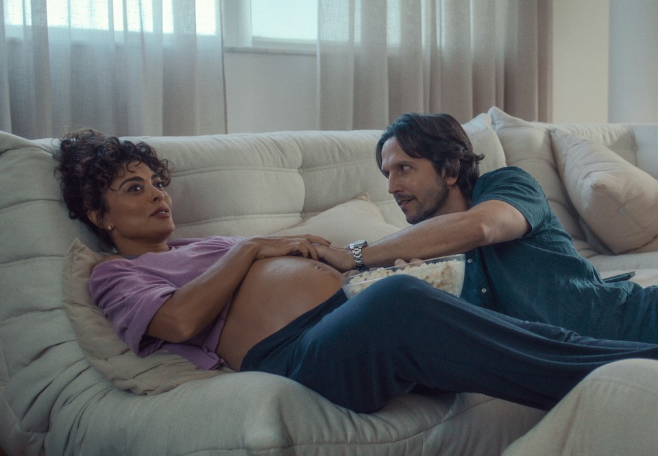 Juliana Paes e Vladimir Brichta em cena de 'Pedao de Mim' (Marcos Serra Lima / Netflix)
