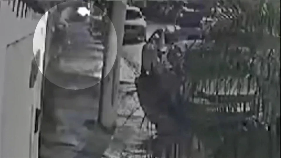 Edmar chegou a ser socorrido pelos companheiros e levado para o Hospital da Base Area do Campo dos Afonsos, em Marechal Hermes, mas no resistiu (Crdito: Reproduo/TV Globo)