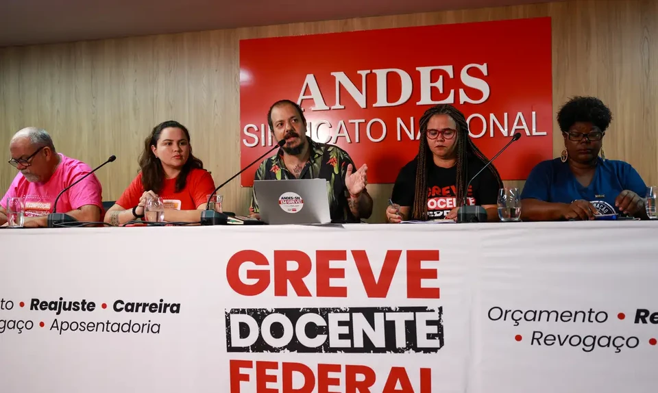 Entidades cobram a continuidade das negociaes (Foto: Fabio Rodrigues-Pozzebom/Agncia Brasil
)